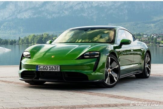 포르쉐 타이칸,월드 카 어워즈 2관왕 달성 게시글 썸네일