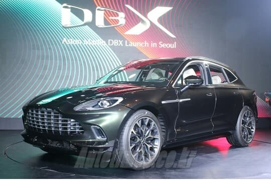 애스턴마틴 DBX, 코로나19로 국내 인도 늦어져 게시글 썸네일