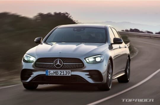 벤츠 E클래스 부분변경, 스티어링 휠은 터치식 게시글 썸네일