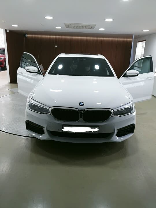 차량 출고 인증합니다 (520d msp xdrive) 게시글 썸네일