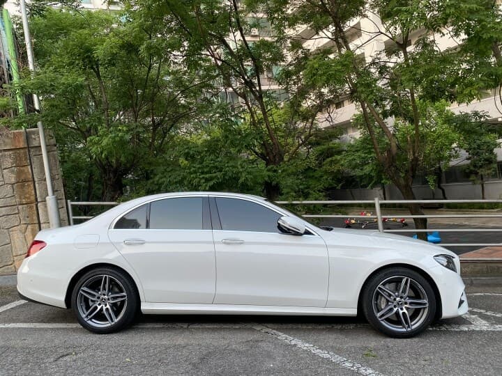 벤츠 E-클래스 E 300 4Matic AMG 라인 게시글 썸네일