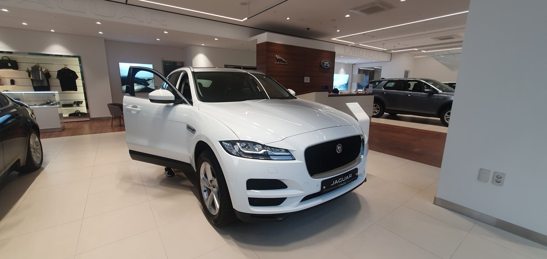 송도 국제도시  재규어 전시장 게시글 썸네일