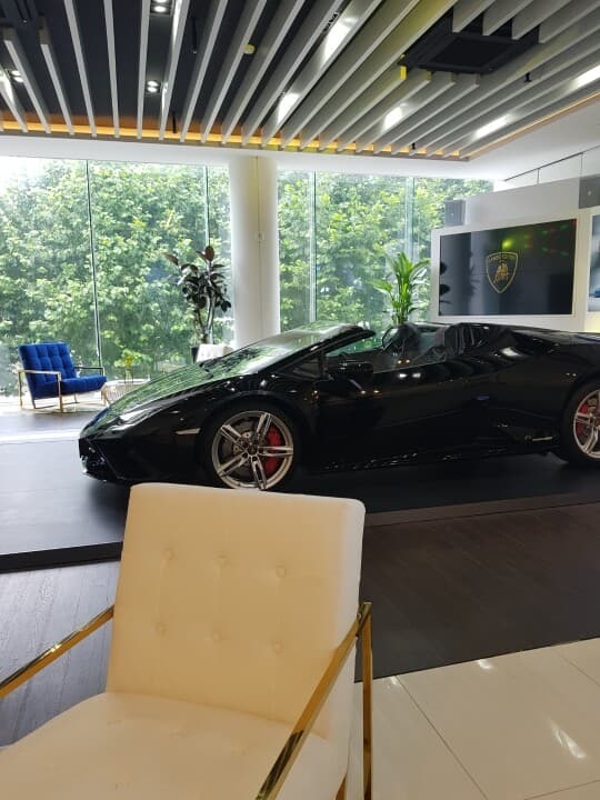 람보르기니 쇼룸 찍고갑니다~ 게시글 썸네일