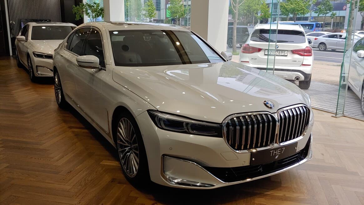 BMW 강남 전시장 - 745le, M8, 3투어링 게시글 썸네일