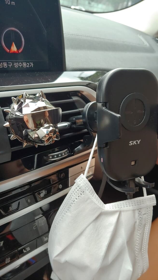 SKY 15W 무선충전거치대 게시글 썸네일