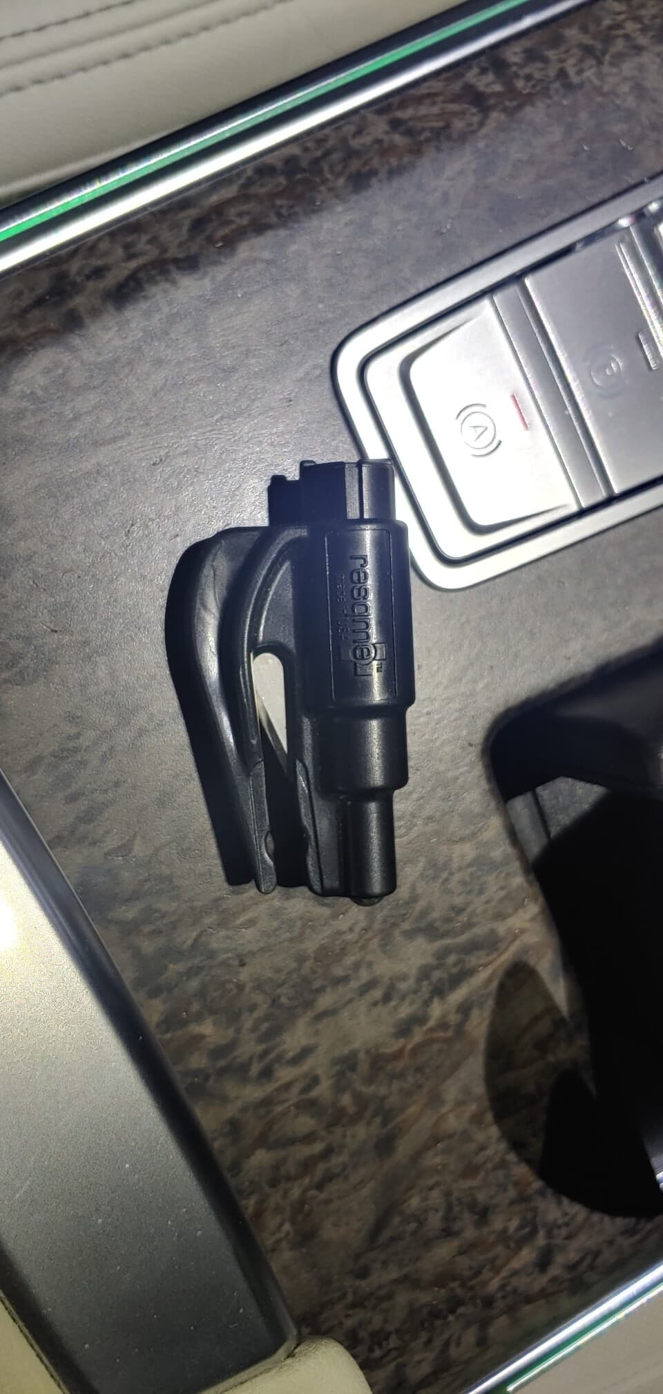 레스큐미 유리파쇄기/벨트커터 게시글 썸네일