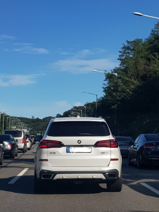 요즘 BMW에서 제일 예쁜 차 게시글 썸네일