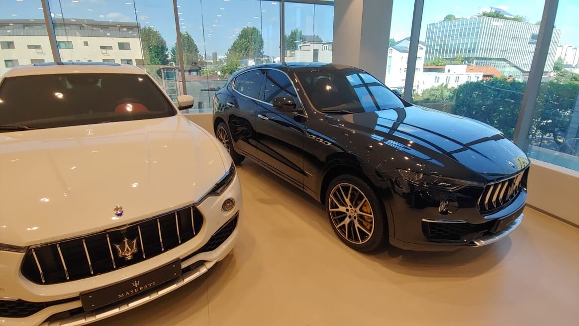 삼지창 전시장..아니..마세라티 인증 중고차 전시장 게시글 썸네일