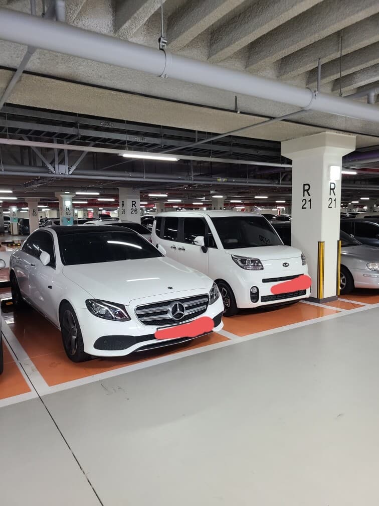 벤츠 E-클래스 E 300 아방가르드 게시글 썸네일