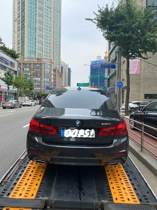 BMW 5시리즈 520i M 스포츠 게시글 썸네일
