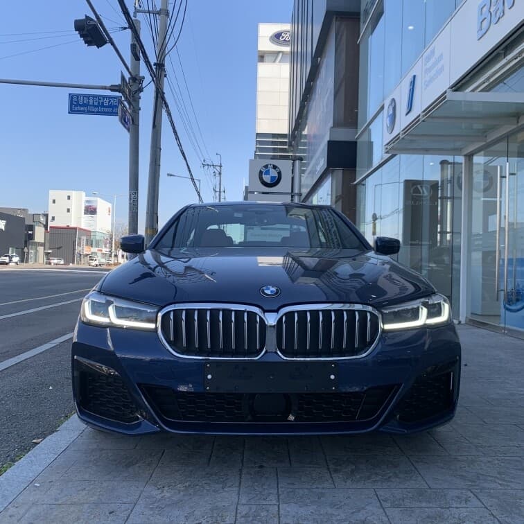 BMW 5시리즈 520i M 스포츠 패키지 게시글 썸네일
