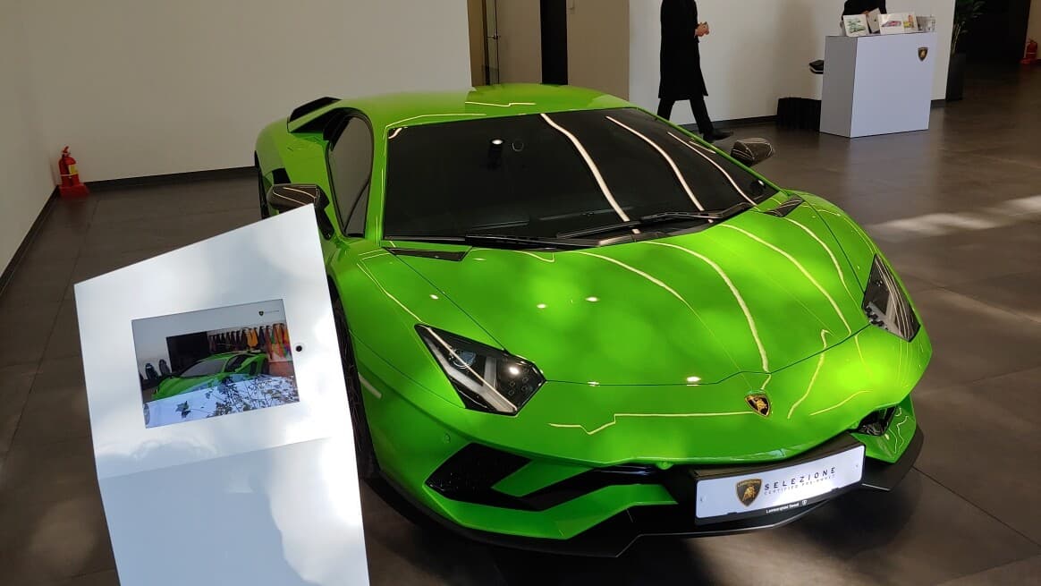 람보르기니 인증중고차 전시장? 게시글 썸네일