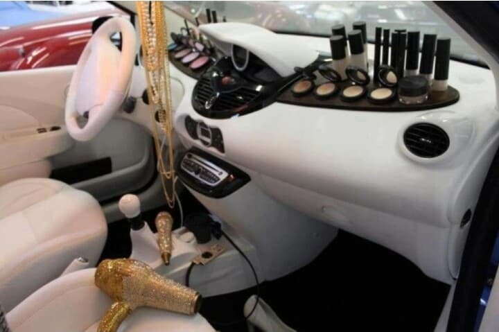 여성 튜닝카(메이크업 자동차) 게시글 썸네일