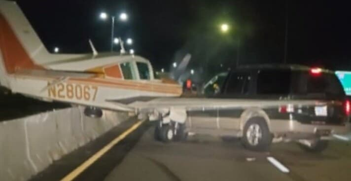 비행기와 자동차 교통사고 게시글 썸네일