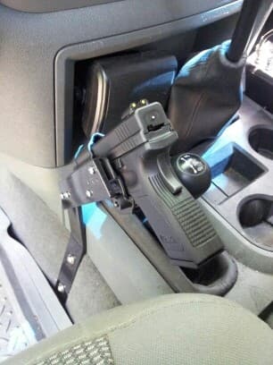 서양 갱단의 자동차 실내 게시글 썸네일