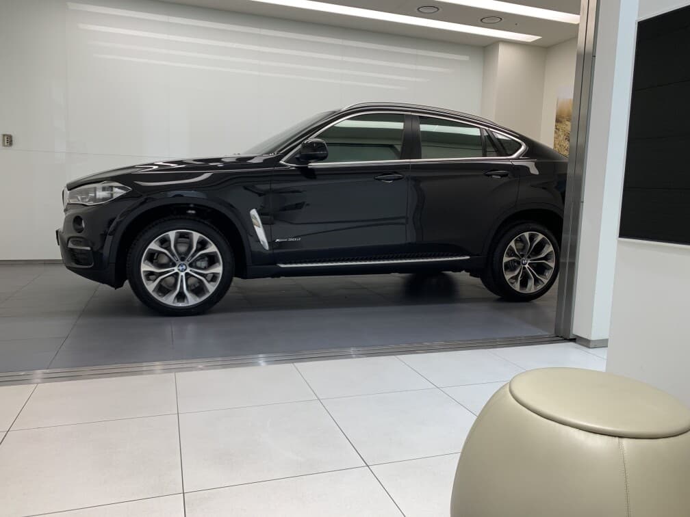BMW X6 30d xDrive OE 게시글 썸네일