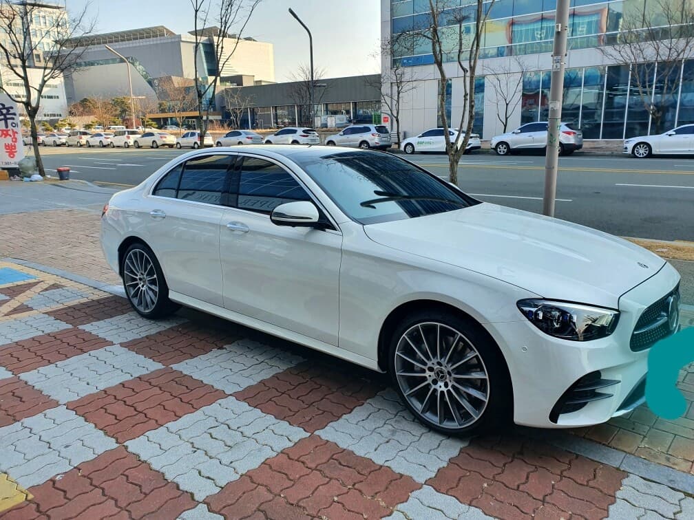 벤츠 E-클래스 E 350 4MATIC AMG 라인 에디션 게시글 썸네일