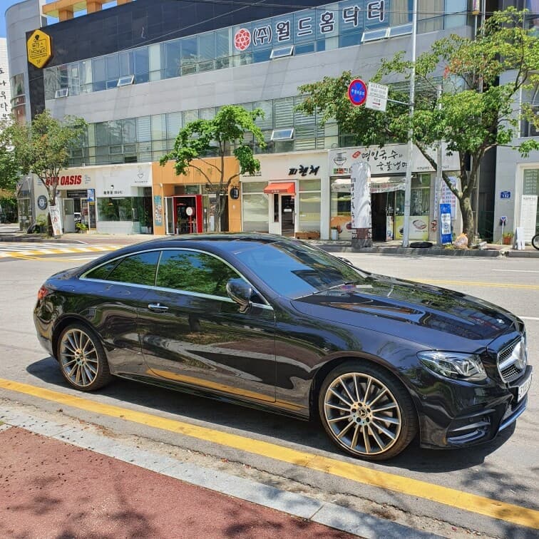 벤츠 E-클래스 E 450 4Matic 쿠페 게시글 썸네일