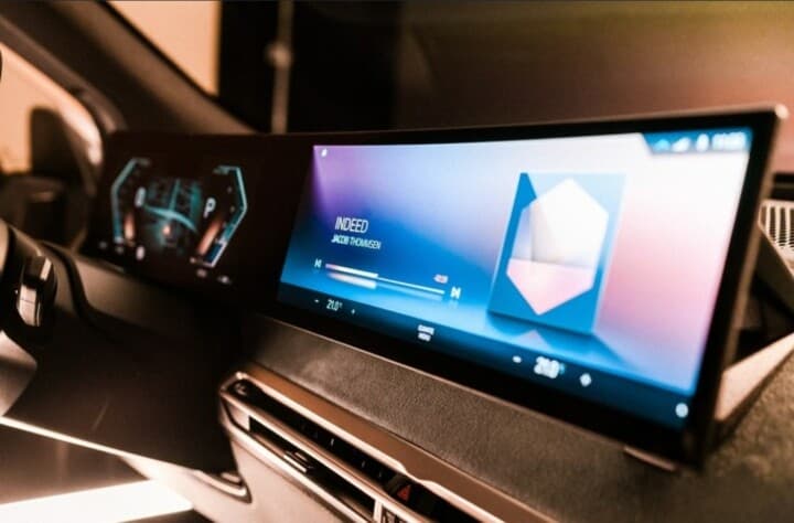 BMW, 20년 만에 바뀌는 아이드라이브 공개 게시글 썸네일