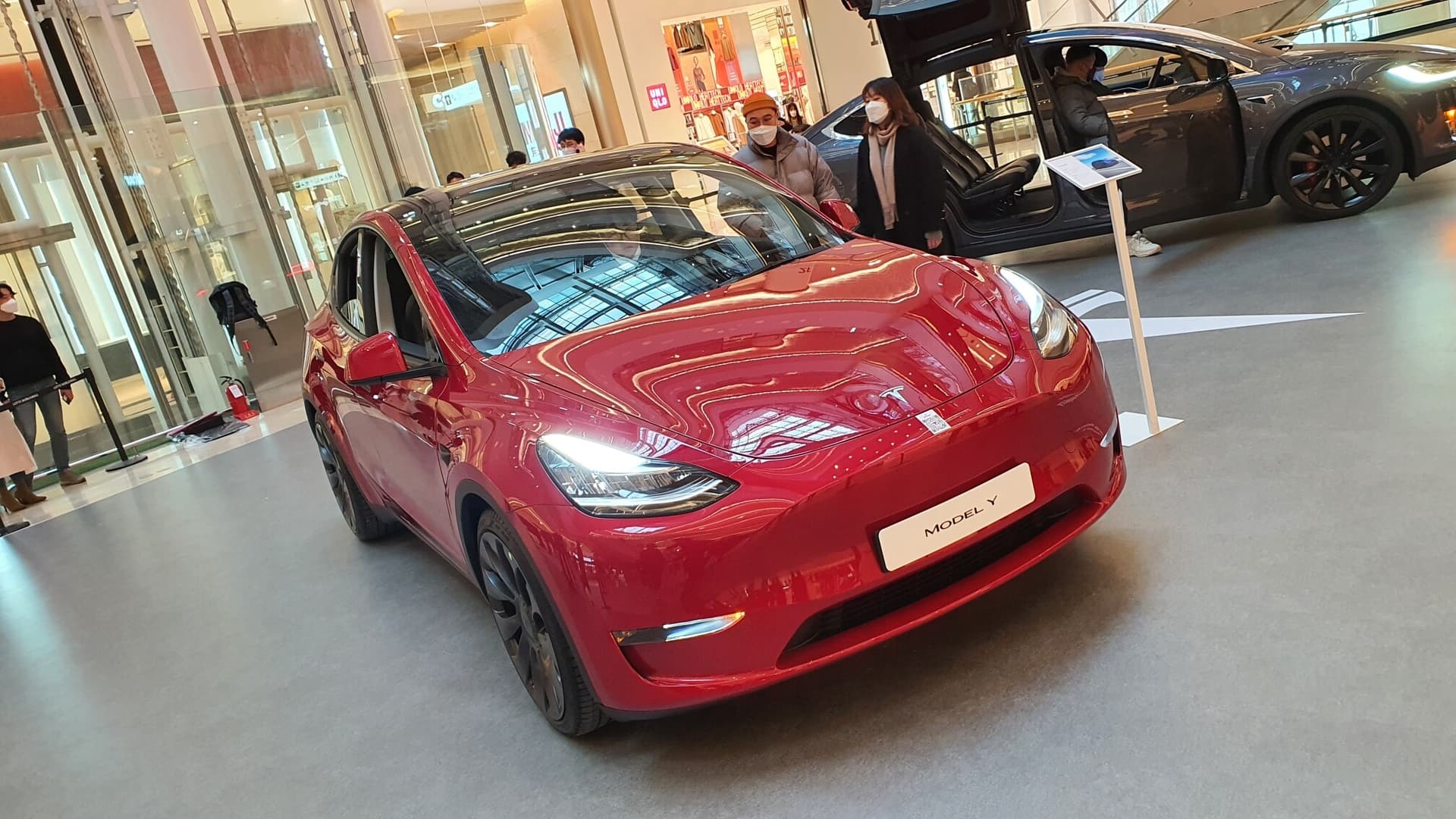 테슬라 모델Y 보고왔습니다. 감상평 + 사진다수 게시글 썸네일