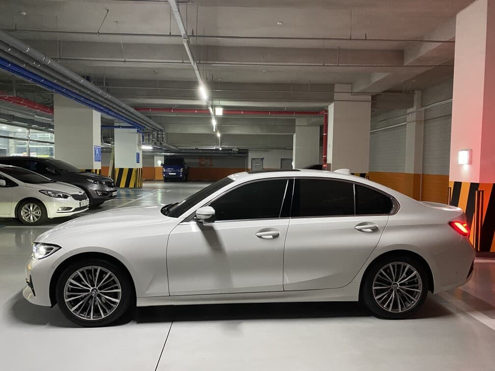 BMW 3시리즈 320i 럭셔리 게시글 썸네일