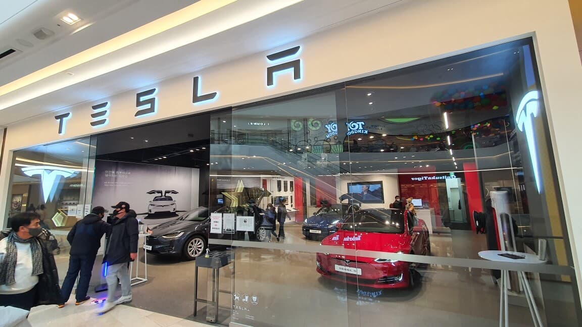 하남SF 테슬라 전시장 .. 몇년간 변함없이 똑같은; 게시글 썸네일