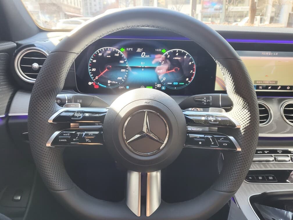 벤츠 E-클래스 E 350 4MATIC AMG 라인 게시글 썸네일