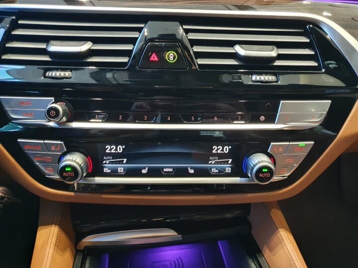 BMW 5시리즈 520i M 스포츠 패키지 OC 게시글 썸네일