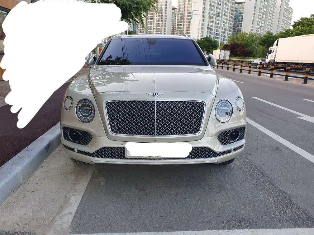 벤틀리 벤테이가 V8 게시글 썸네일