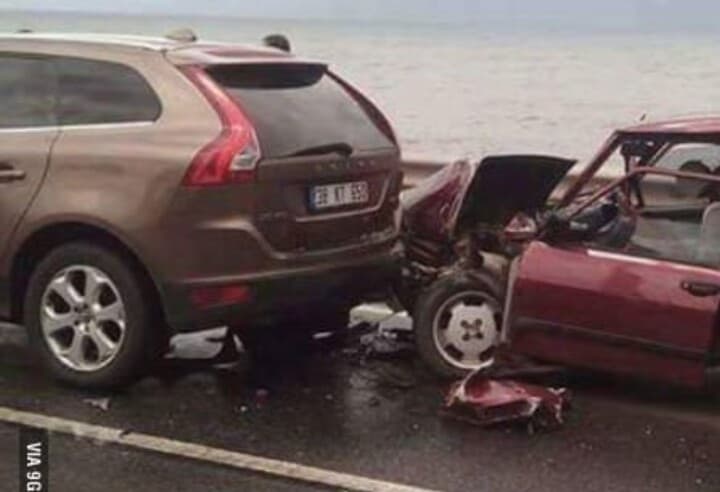 볼보,벤츠를 뒤에서 박은 자동차들 최후 게시글 썸네일