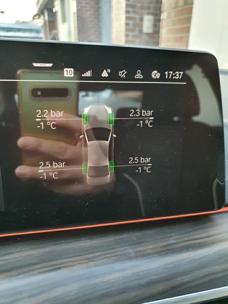 운전하다가 체중계 유리를 밟았는데 괜찮을까요? 게시글 썸네일