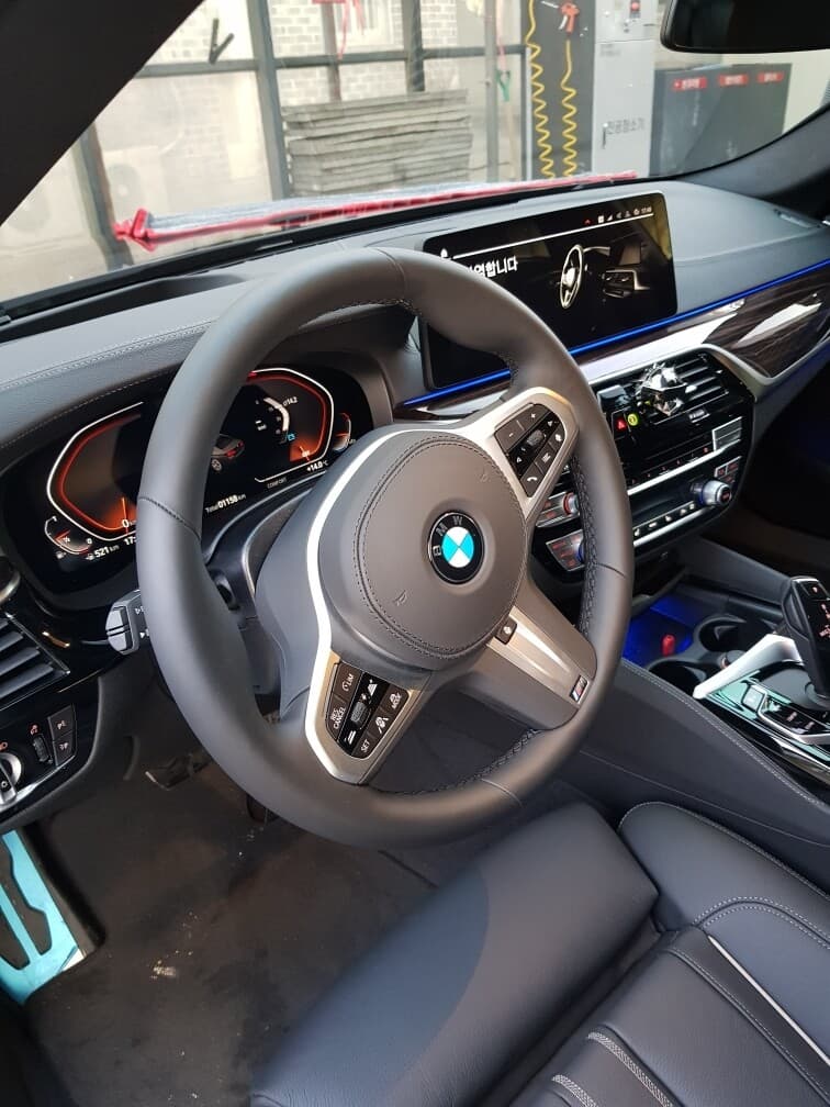 BMW 5시리즈 520i M 스포츠 패키지 OC 게시글 썸네일