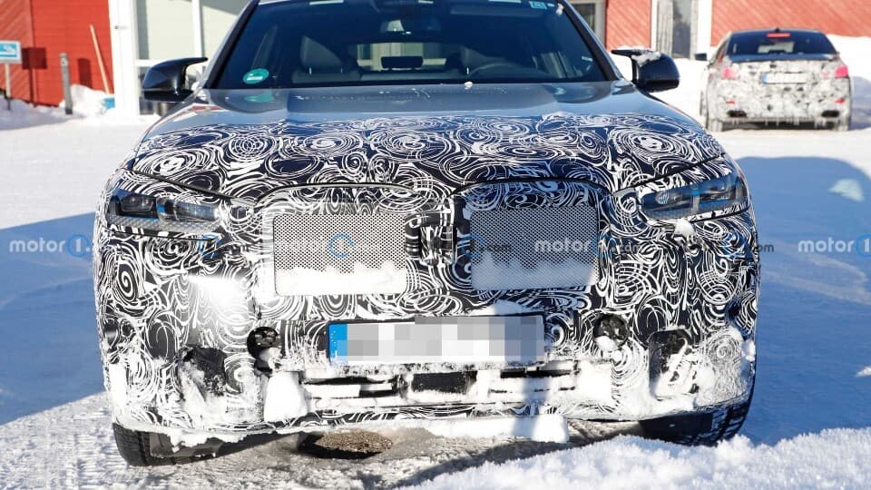 BMW 2022 X4 페이스 리프트  실내외 스파이샷 게시글 썸네일