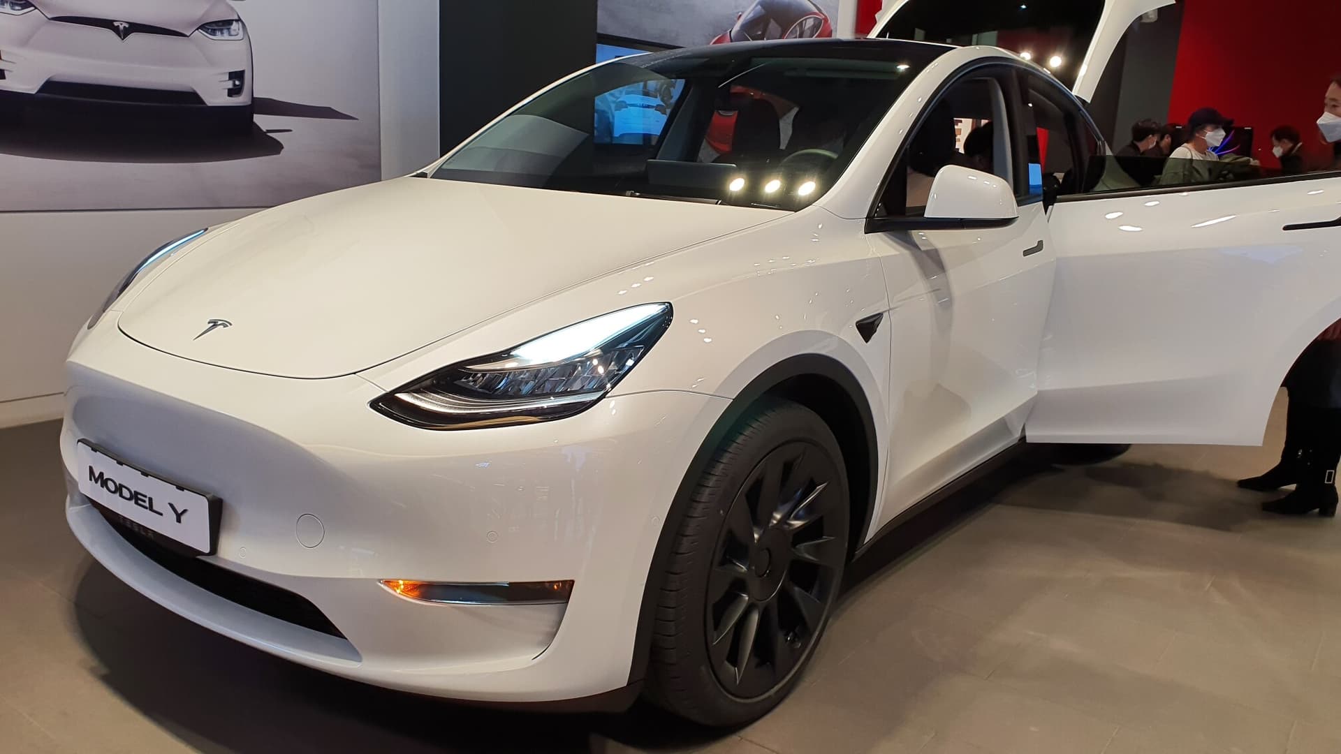 테슬라 모델Y는 하남스필에서 보세용~?? 게시글 썸네일