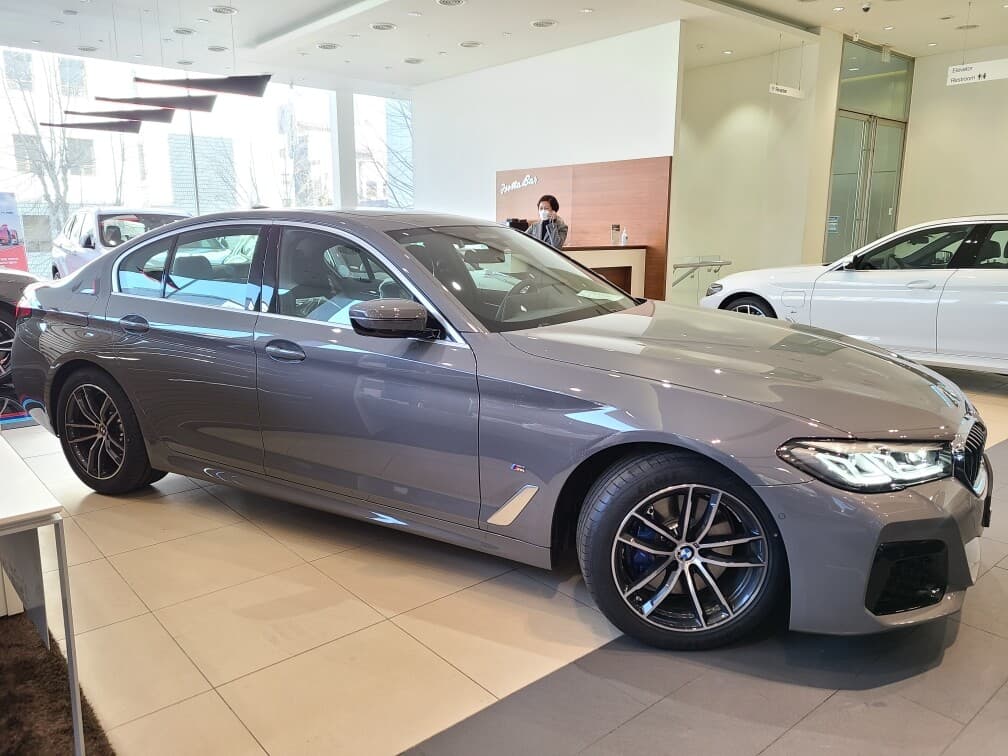 BMW 5시리즈 520i M 스포츠 패키지 OC 게시글 썸네일