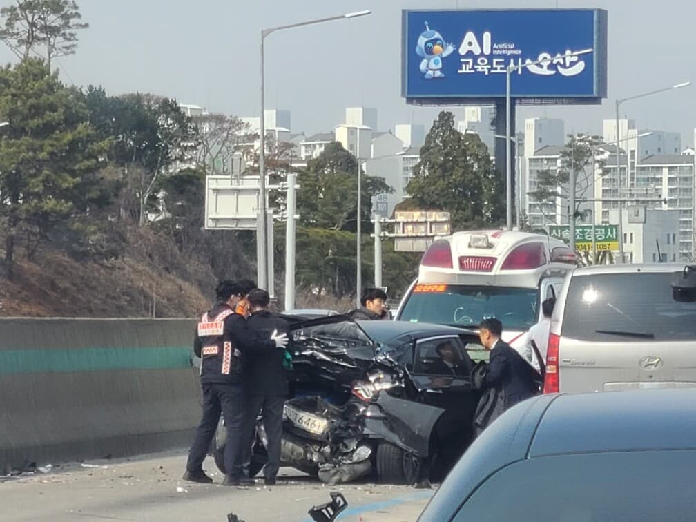 오후 1시30분 경부고속도로 4중추돌 게시글 썸네일