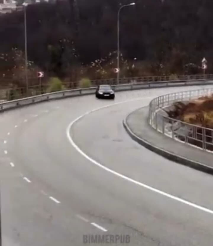 BMW M5 드리프트&슬라이딩  동영상 게시글 썸네일