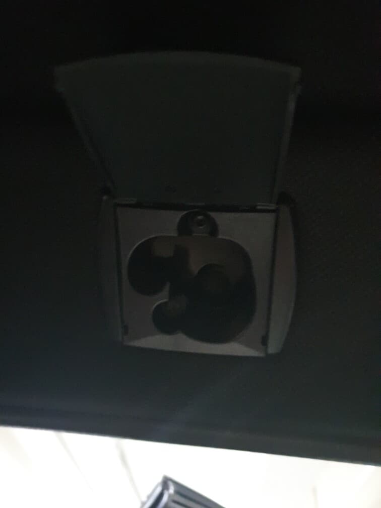 bmw x3 뒷자리 조명 손잡이옆 이건 뭔가요? 게시글 썸네일