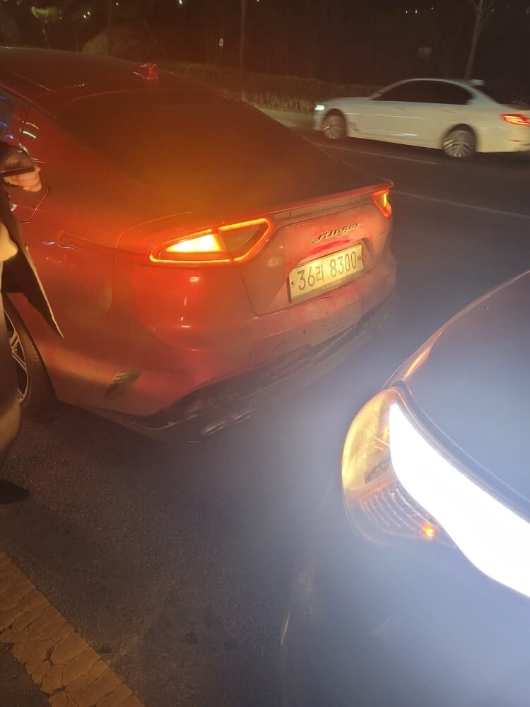 운전 중 휴대폰 하지 말아요 우리..ㅜ 게시글 썸네일