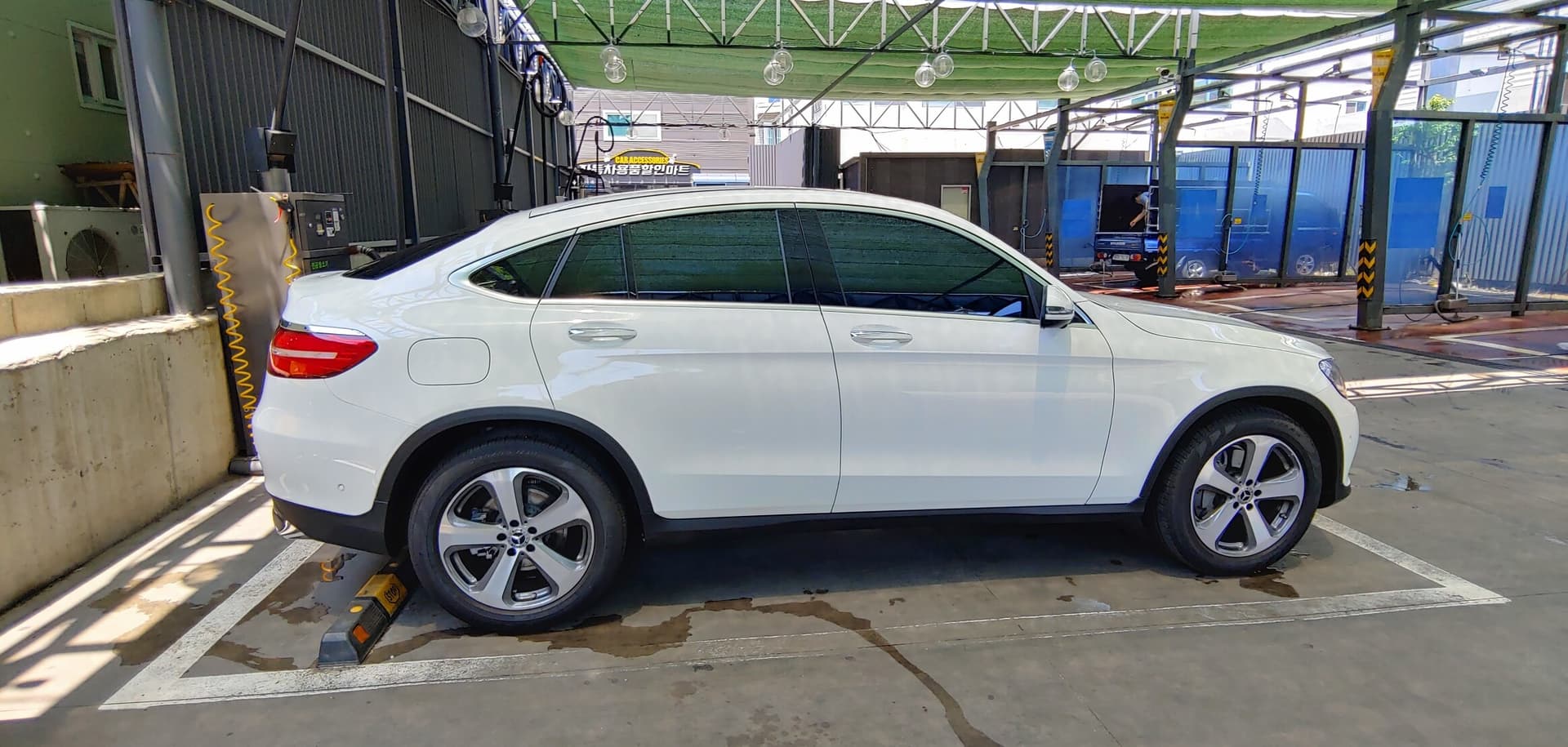 벤츠 GLC-클래스 GLC 300 4Matic 쿠페 게시글 썸네일