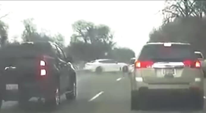 평생의 천운을 전부 끌어다 쓴 스팅어 운전자 게시글 썸네일