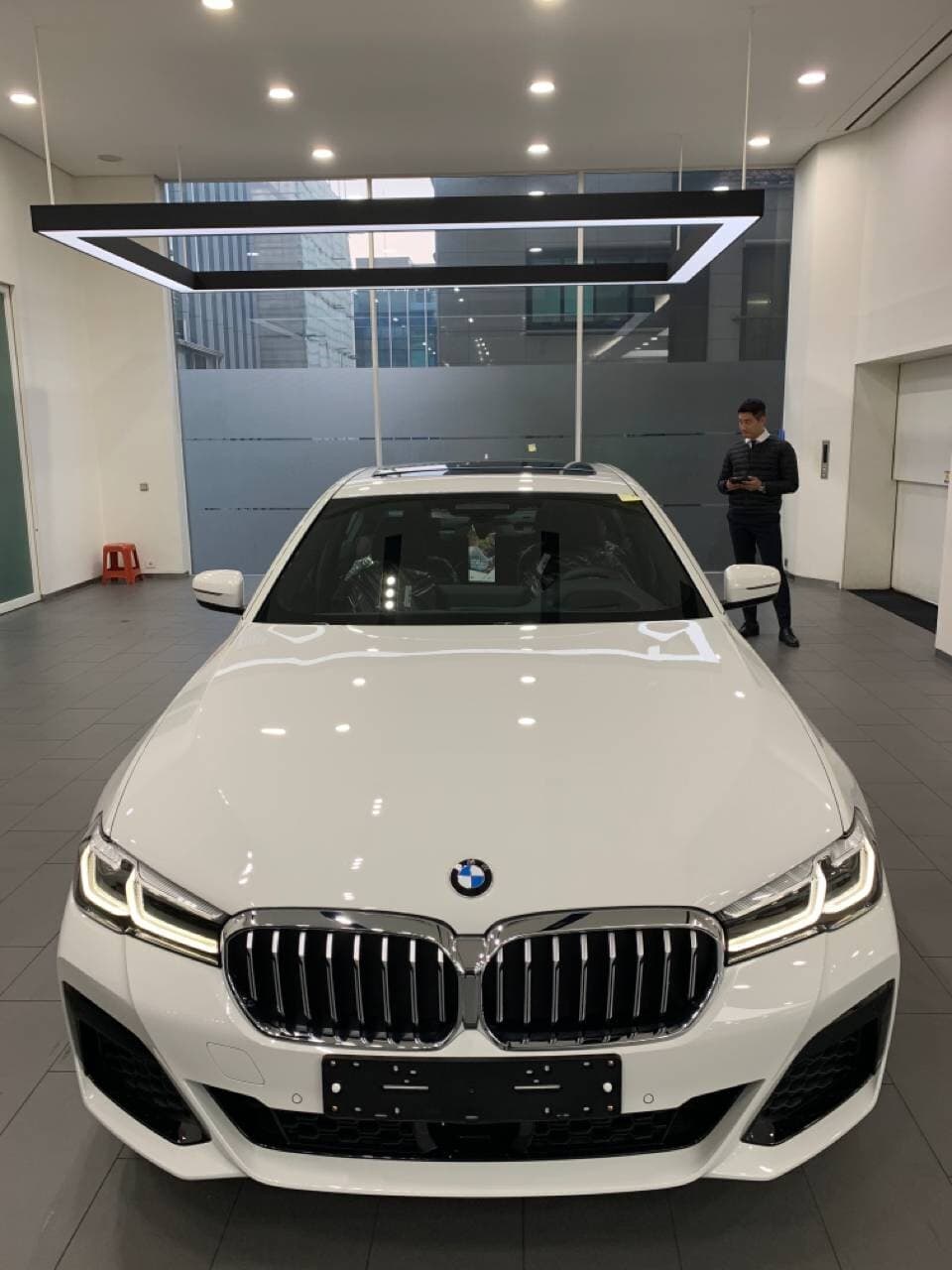 BMW 5시리즈 530e M 스포츠 패키지 게시글 썸네일
