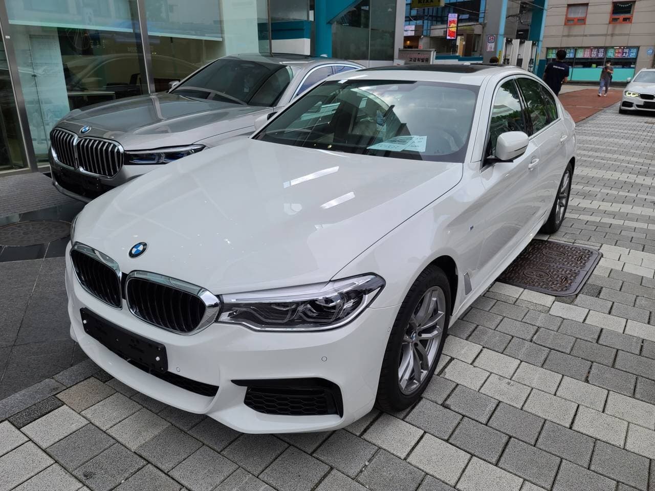 BMW 5시리즈 520i M 스포츠 게시글 썸네일