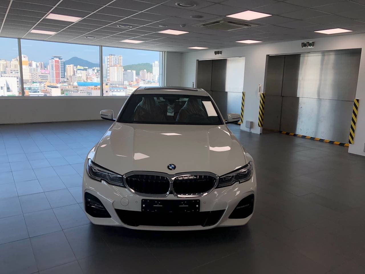 BMW 3시리즈 330i M 스포츠 패키지 게시글 썸네일
