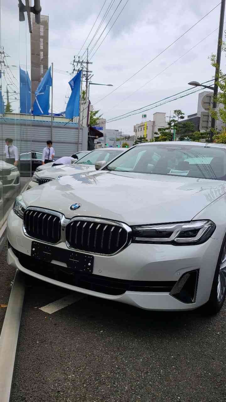 BMW 5시리즈 520i 럭셔리 게시글 썸네일