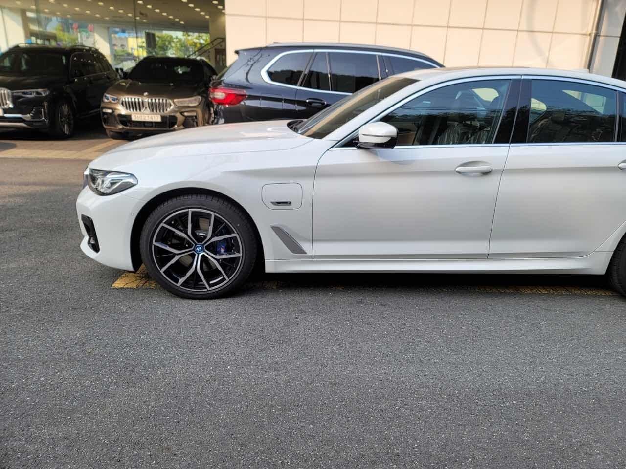 BMW 5시리즈 530e M 스포츠 패키지 게시글 썸네일