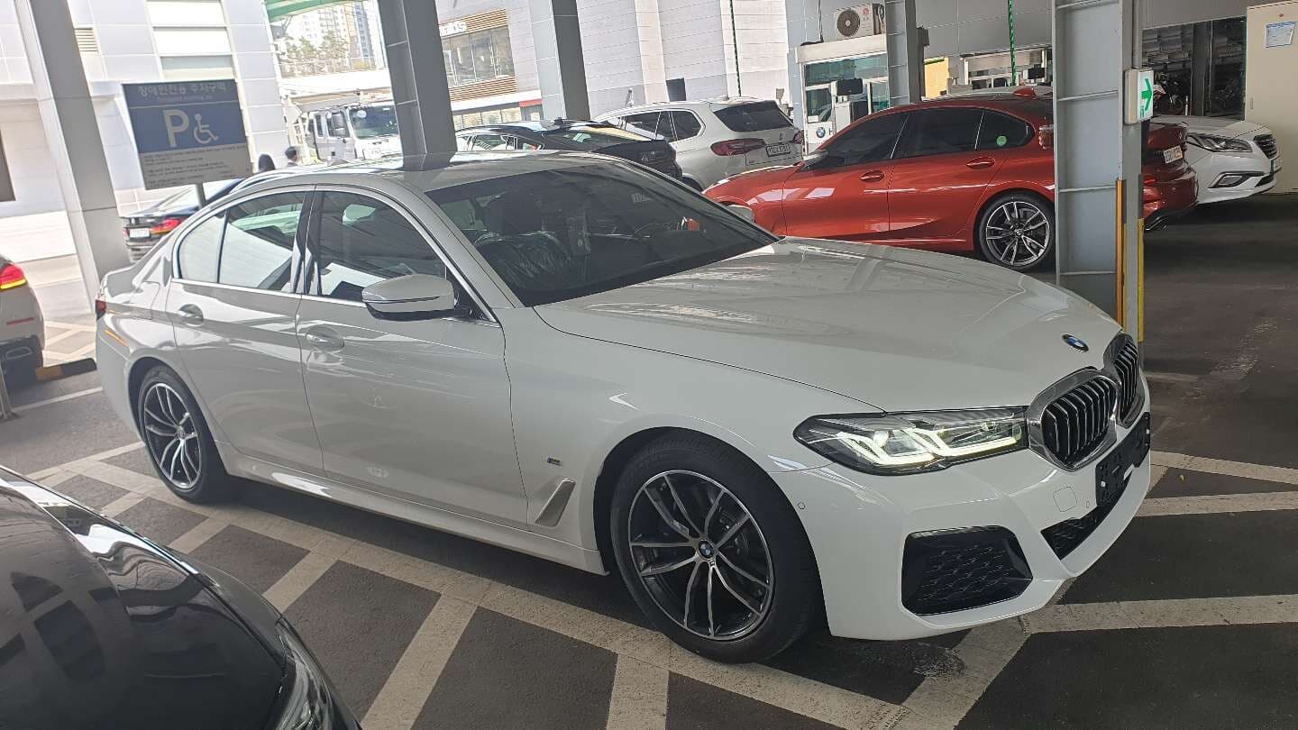 BMW 5시리즈 520i M 스포츠 패키지 게시글 썸네일