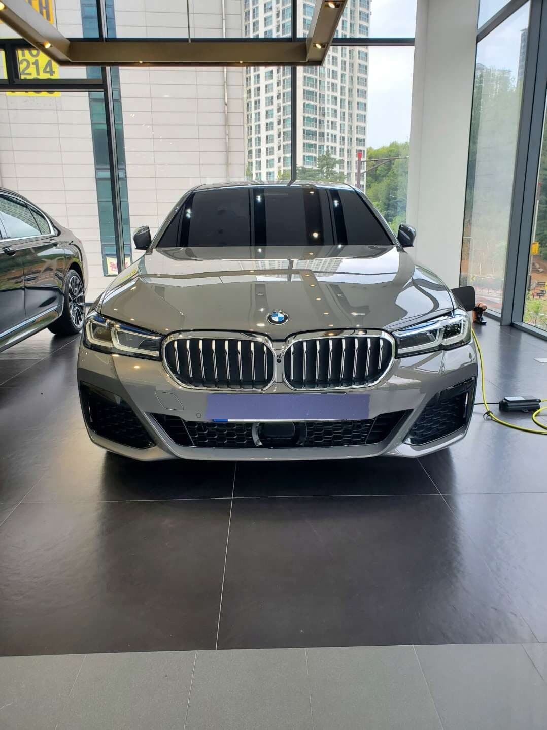 BMW 5시리즈 530e M 스포츠 패키지 OC 게시글 썸네일