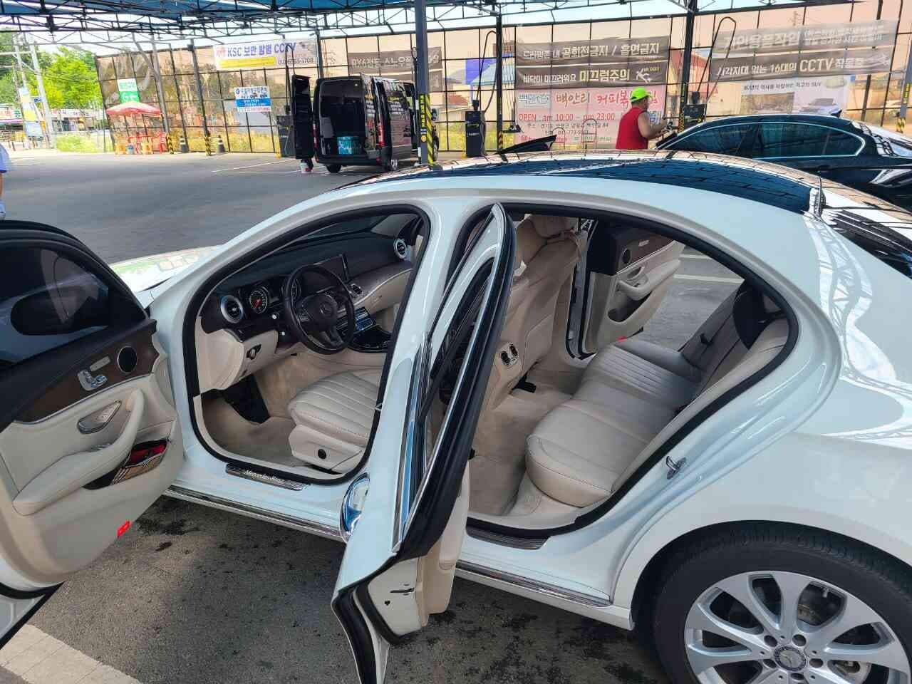 벤츠 E-클래스 E 220d 익스클루시브 게시글 썸네일