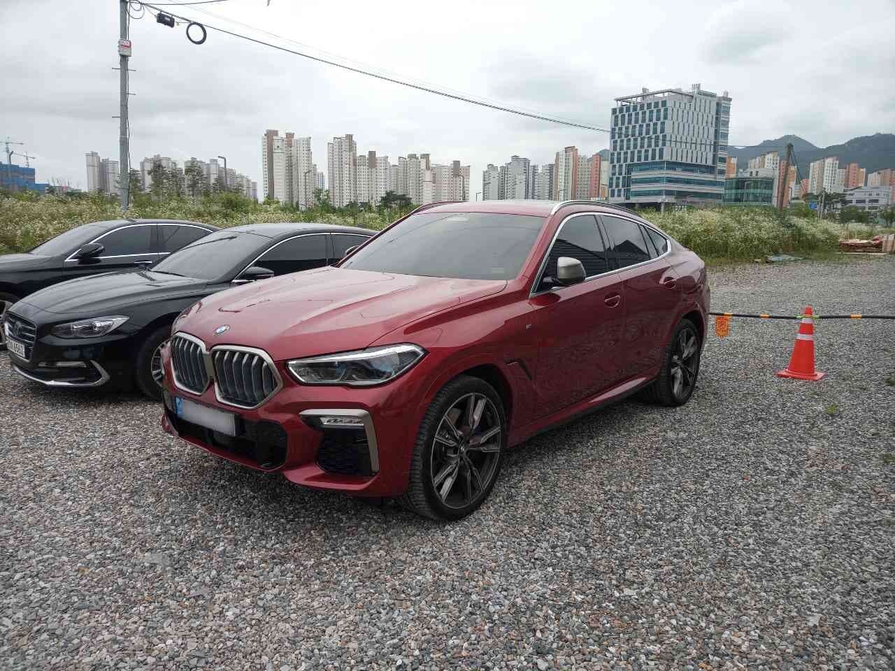 BMW X6 xDrive M50i 게시글 썸네일